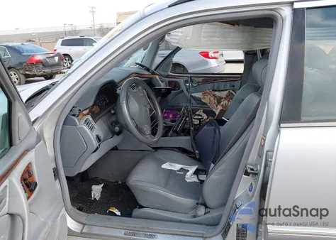 2001 Mercedes-Benz E 320 4M z USA, uszkodzony, nr VIN WDBJH82JX1X043933